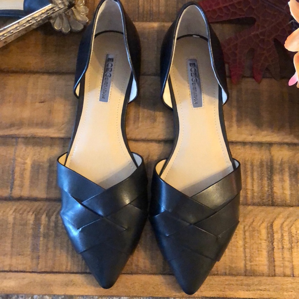 BCBG flats size 6 in excellent conditions
